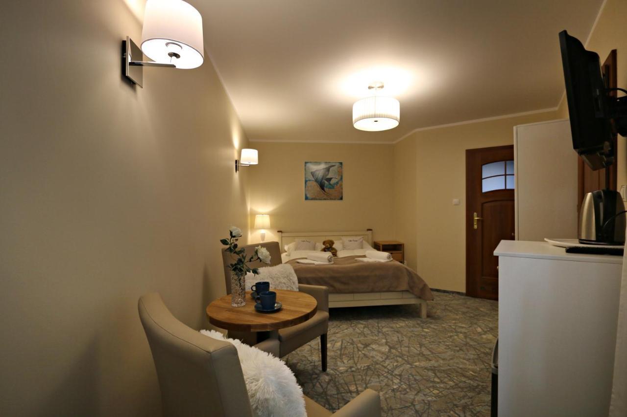 Czarli Homestay *